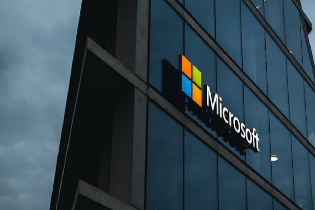 Langkah Berani Microsoft: Kucurkan $7,6 Miliar Lagi untuk OpenAI di Awal 2026 - Codenesia