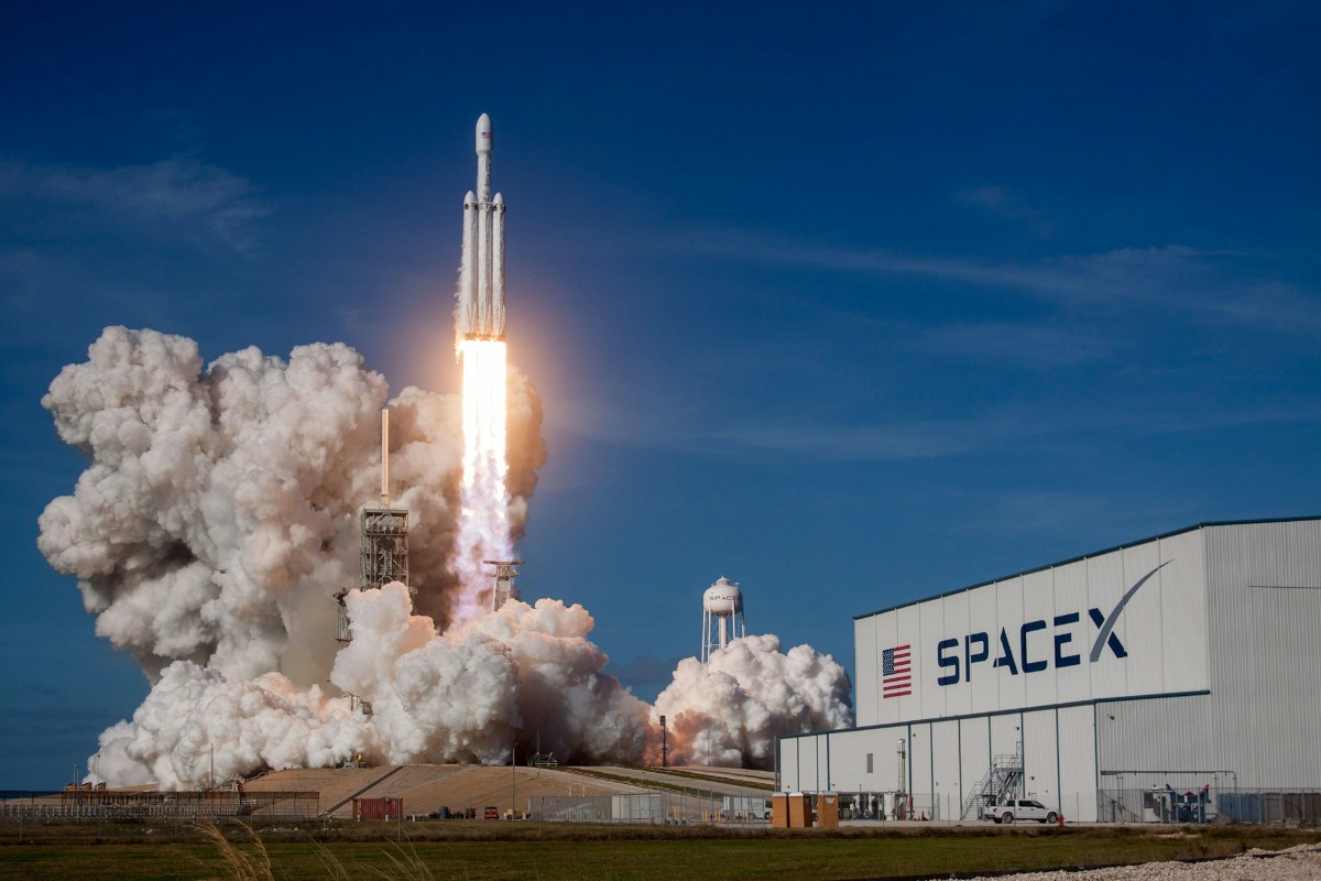 Revolusi Internet Langit: SpaceX Resmi Kantongi Izin untuk 7.500 Satelit Starlink Tambahan!