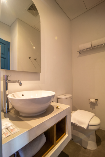 Private Bathroom - Deluxe Room - Sunset Paradise Canggu